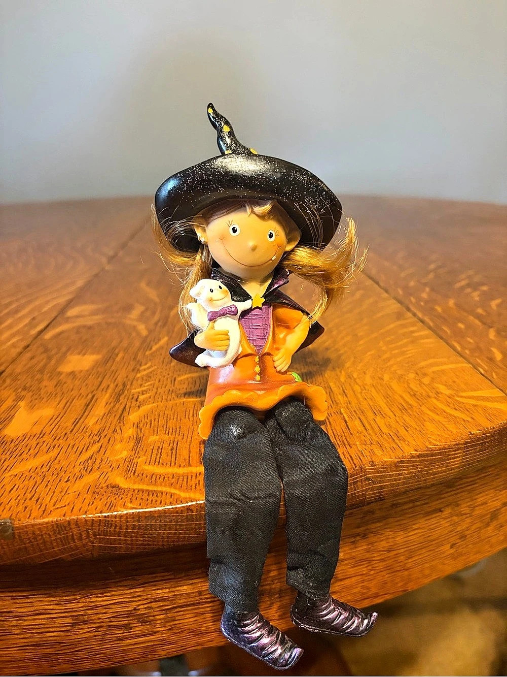 VTG 1994 Halloween Witch  Holding Ghost Shelf Sitter Trick or Treat 7” 1994.